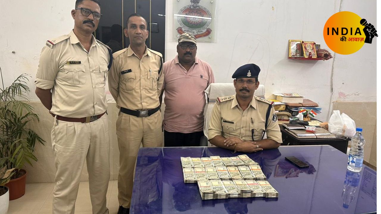 jut-mil-police-ko-mila-10-lakh-cash